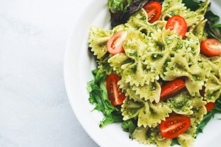 Pasta al pesto con pomodorini freschi