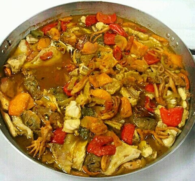 Molise fish stew „Brodetto“ with mixed seafood and tomato-base, Termoli style